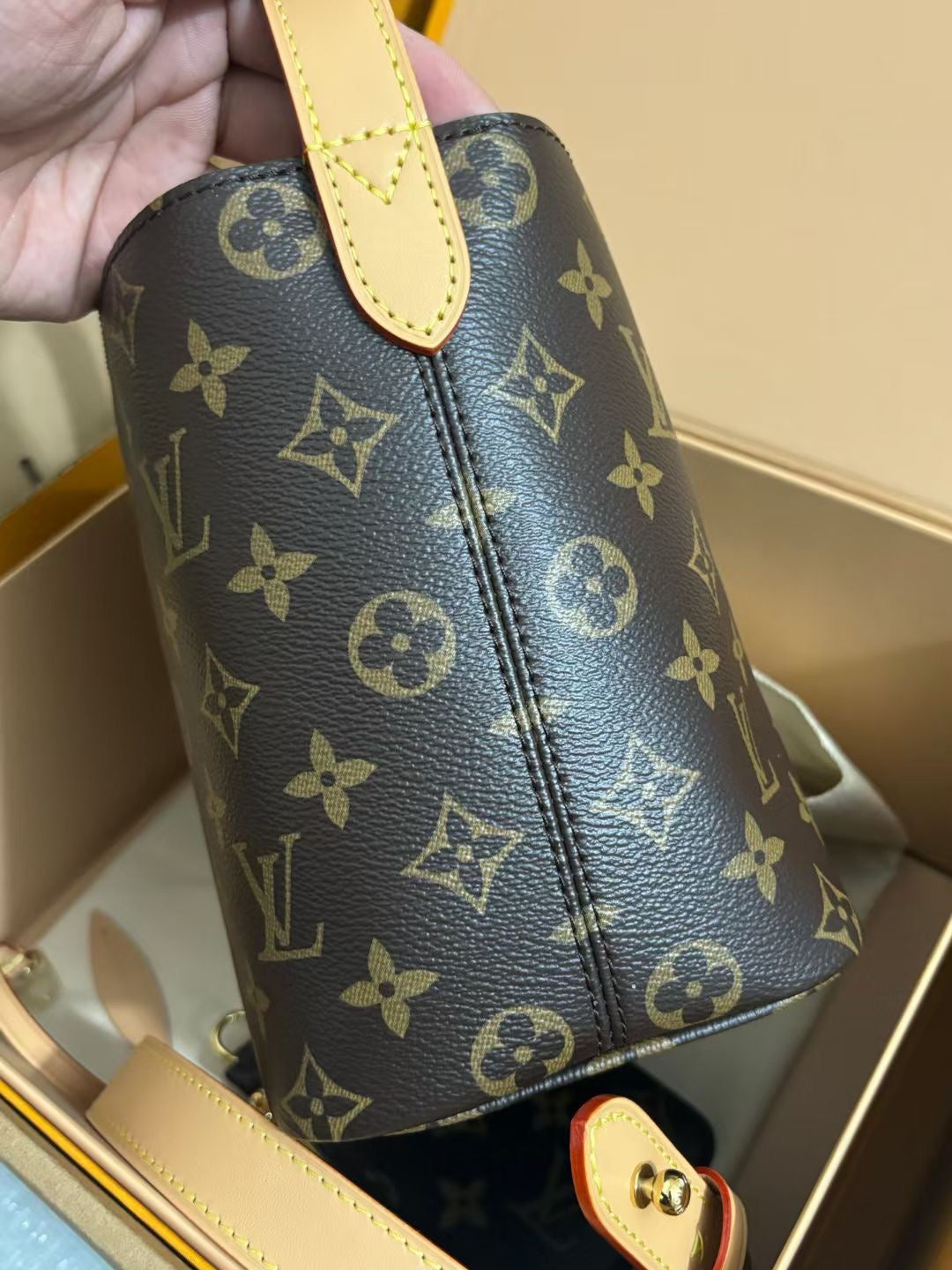 LOUIS VUITTON- LV bag