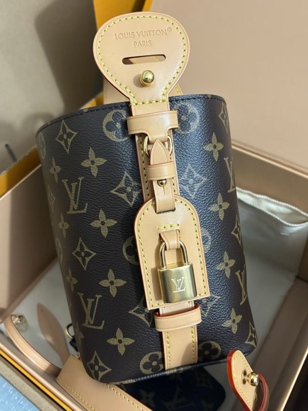 LOUIS VUITTON- LV bag