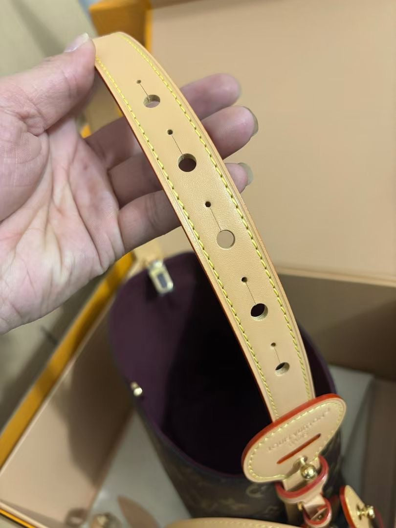 LOUIS VUITTON- LV bag