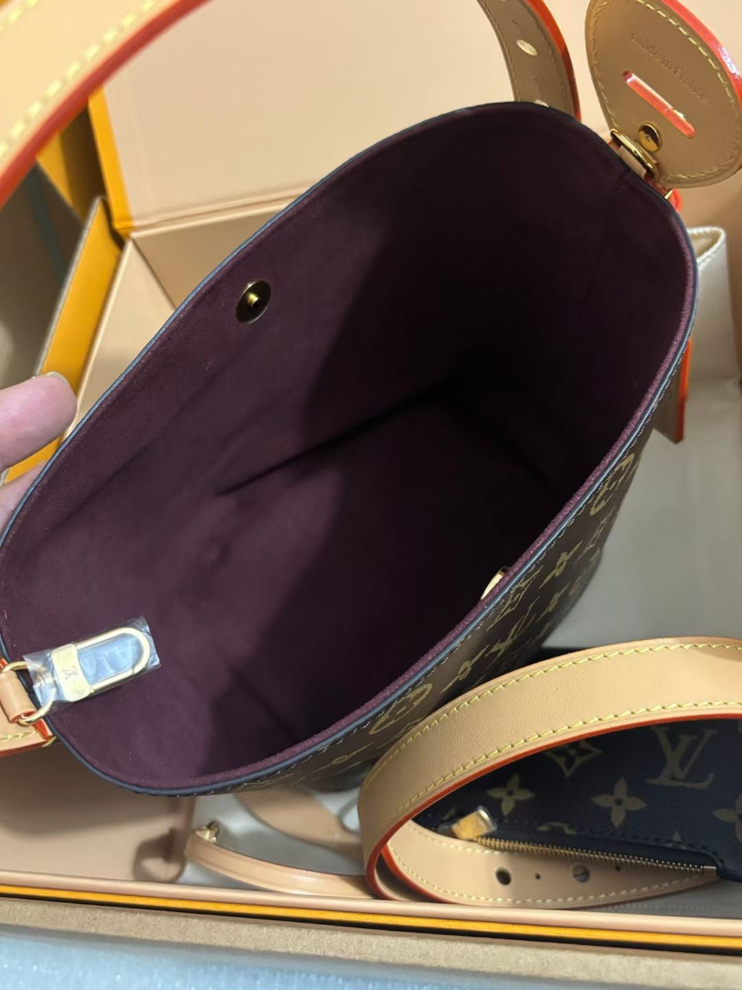 LOUIS VUITTON- LV bag