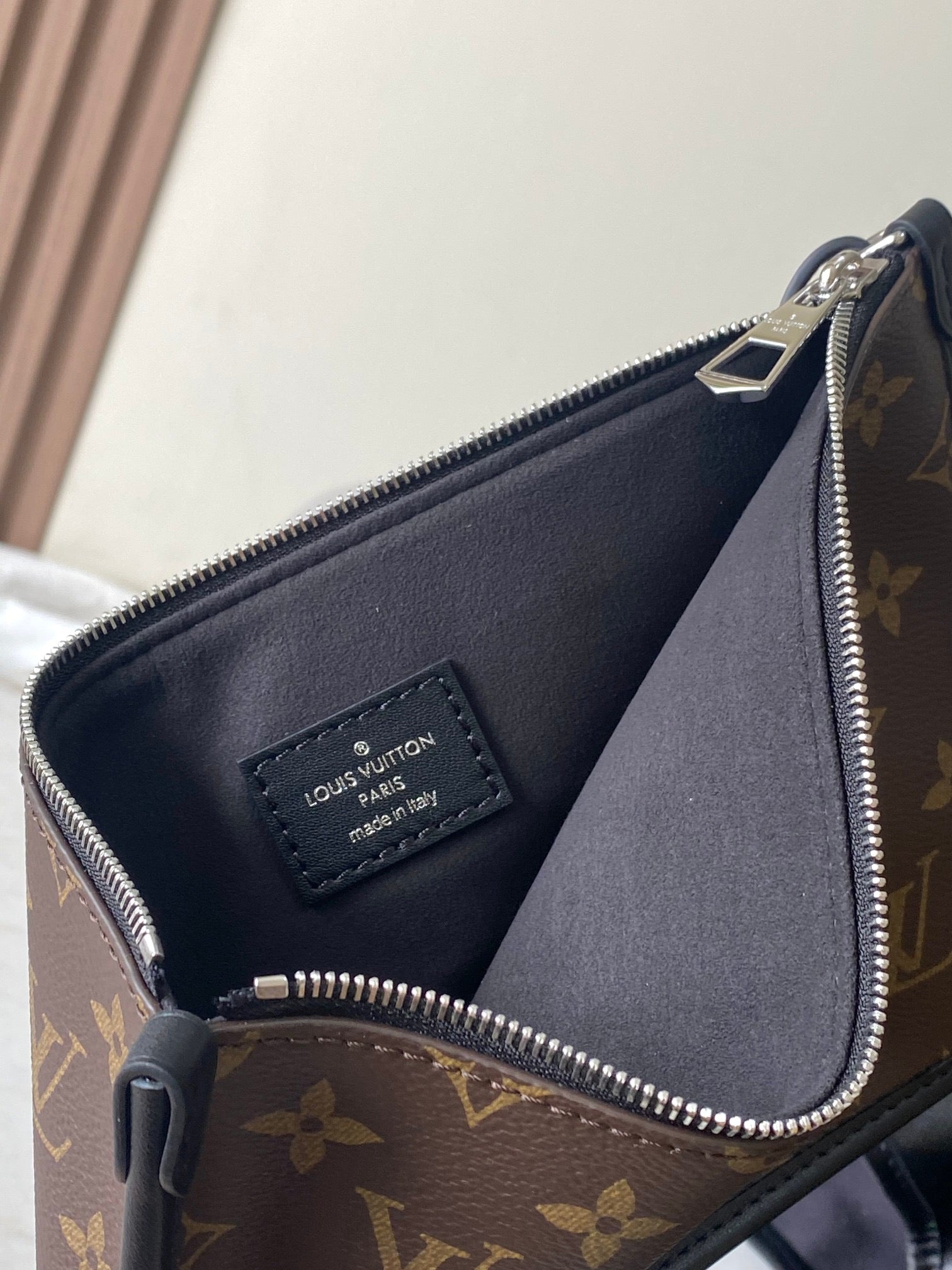 LOUIS VUITTON- LV bag