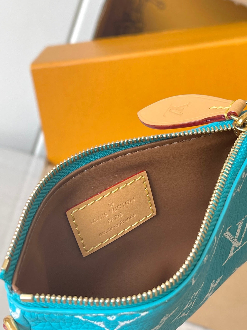 LOUIS VUITTON- LV bag