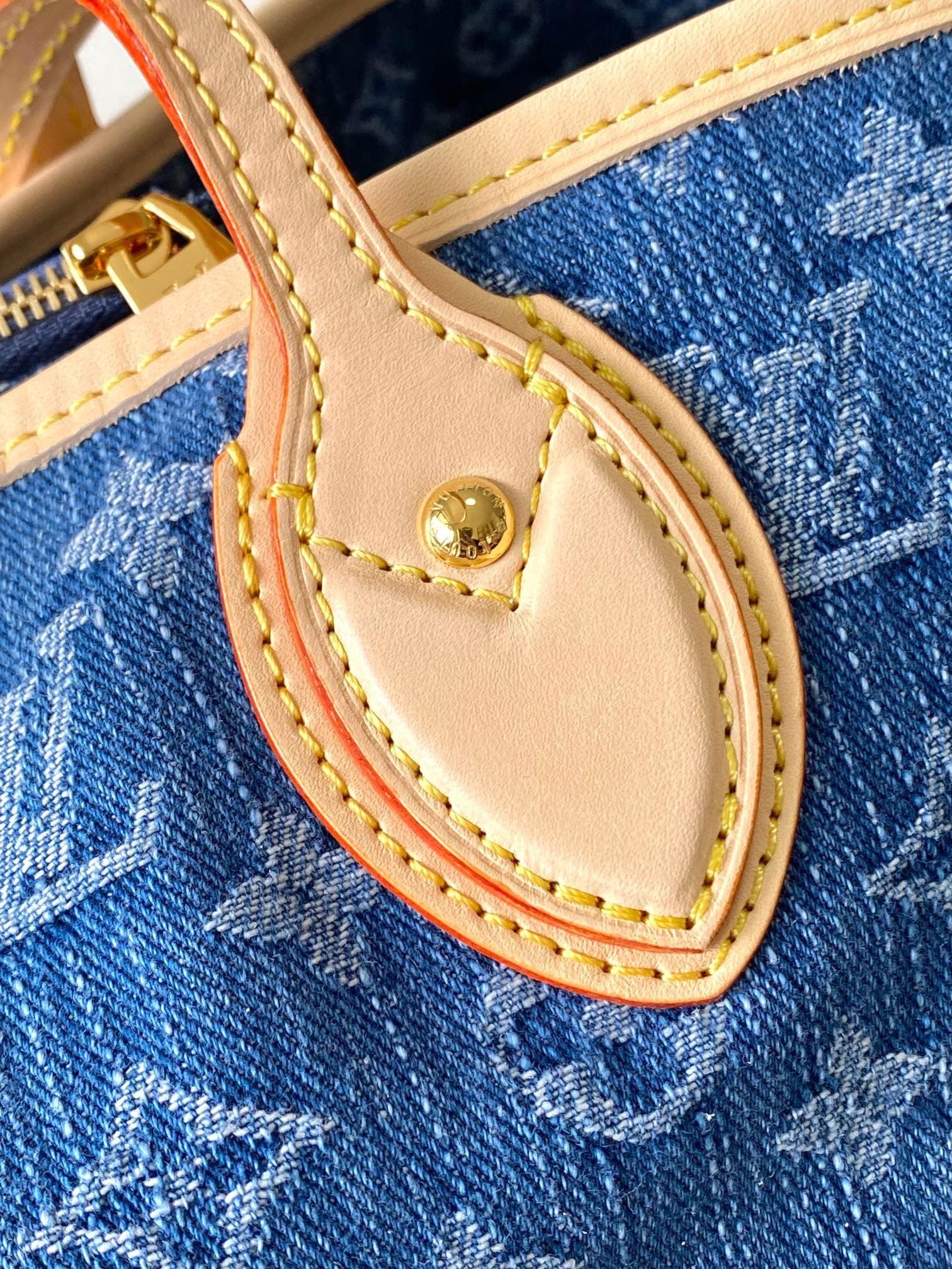 LOUIS VUITTON- LV bag