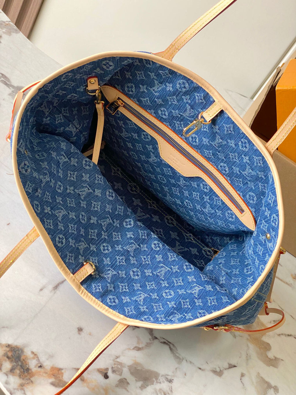 LOUIS VUITTON- LV bag