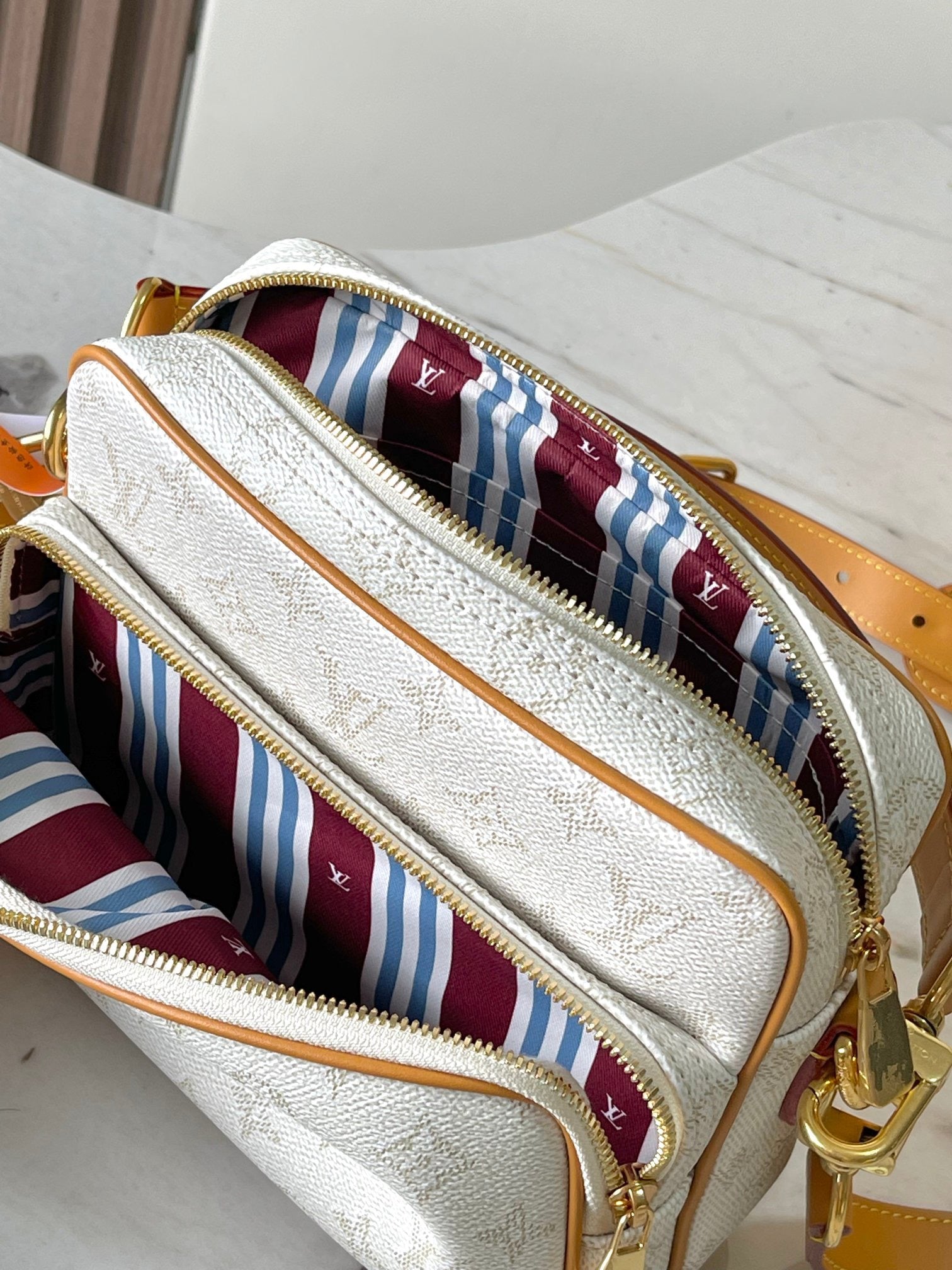 LOUIS VUITTON- LV bag