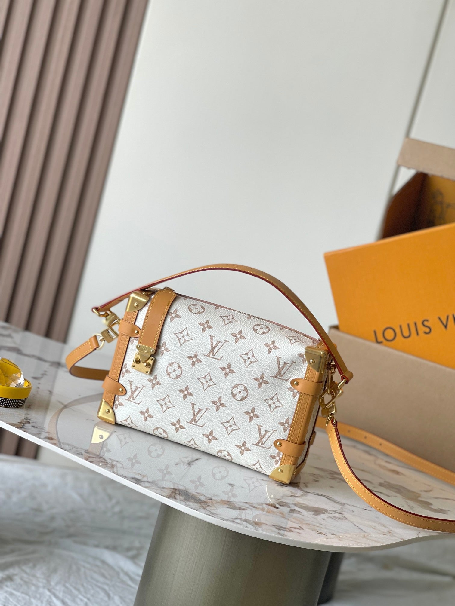 LOUIS VUITTON- LV bag