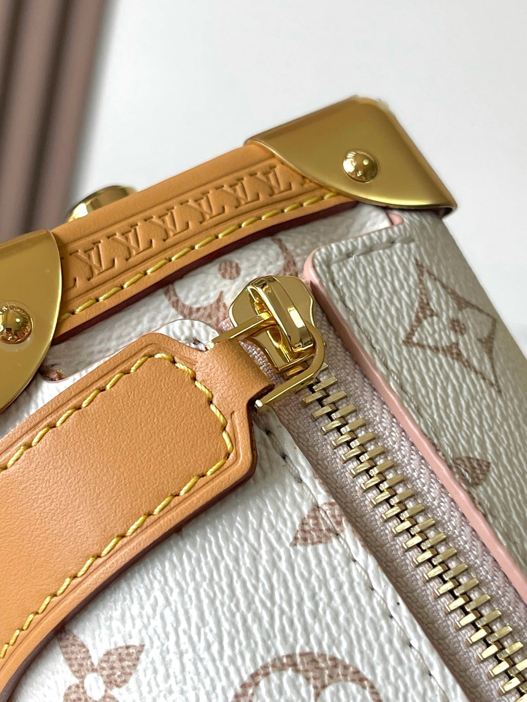 LOUIS VUITTON- LV bag