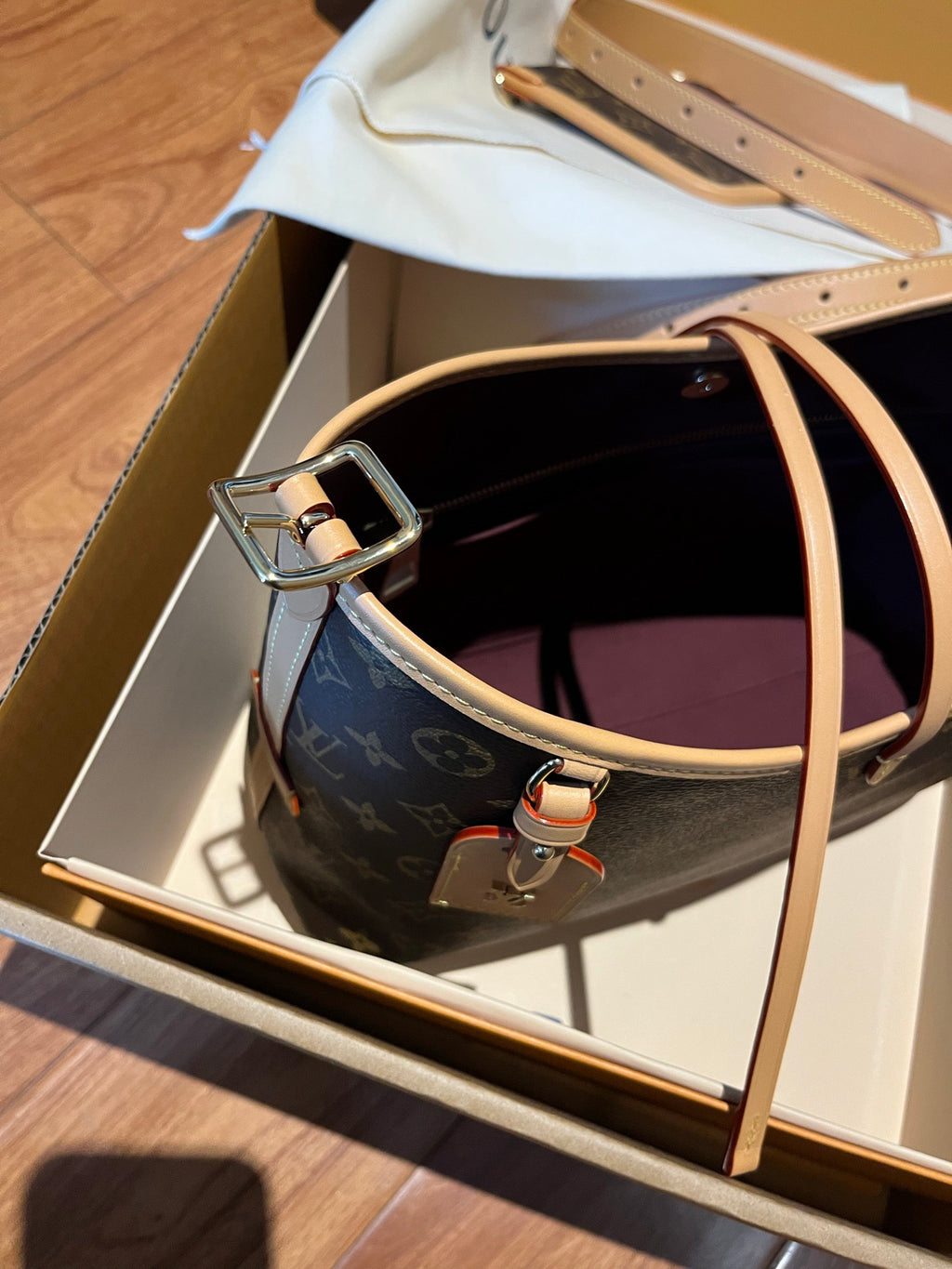 LOUIS VUITTON- LV bag