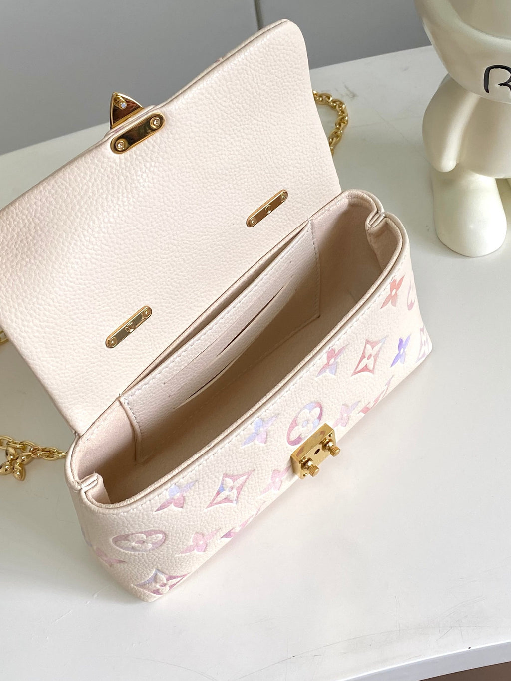 LOUIS VUITTON- LV bag