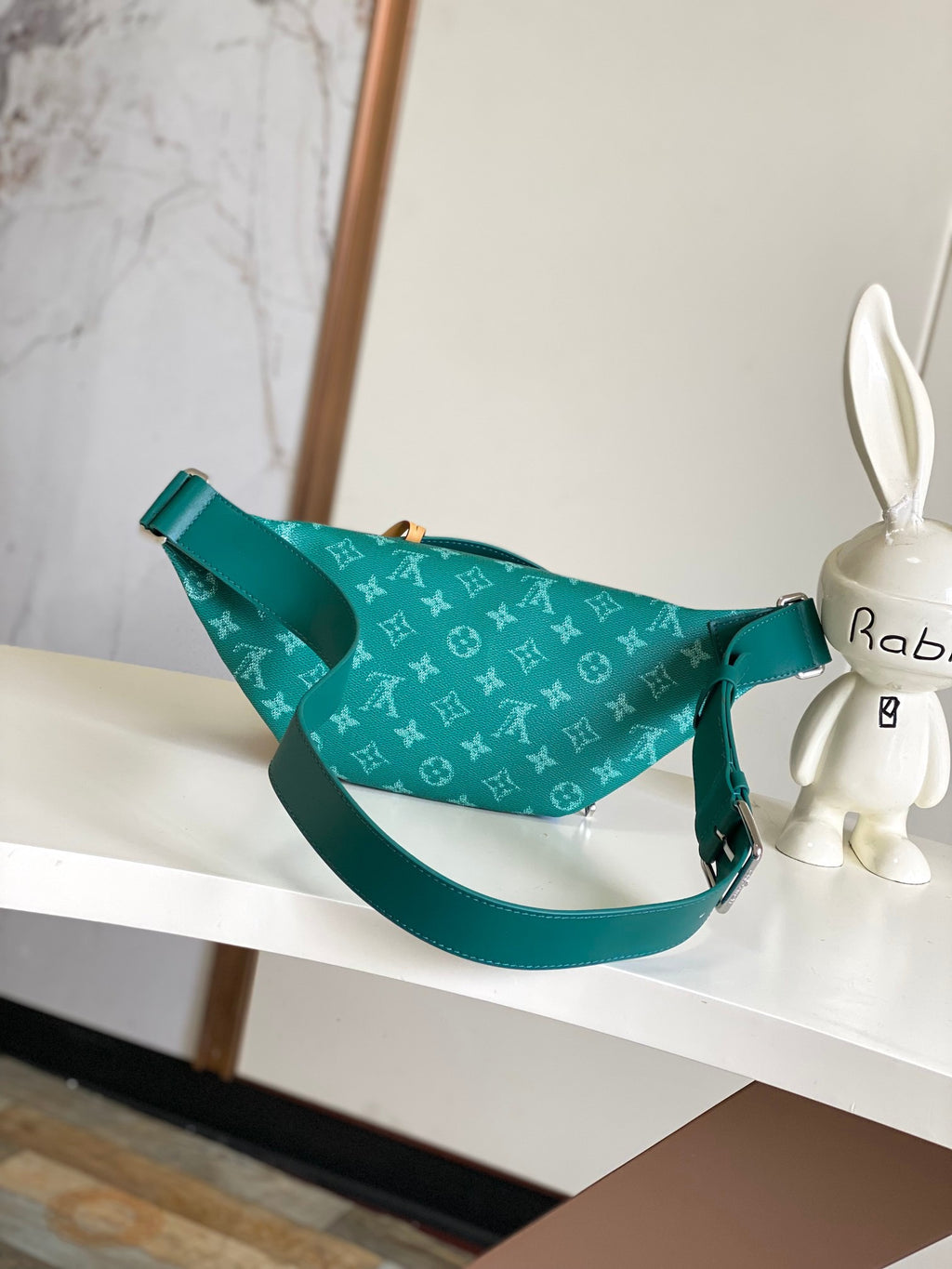 LOUIS VUITTON- LV bag