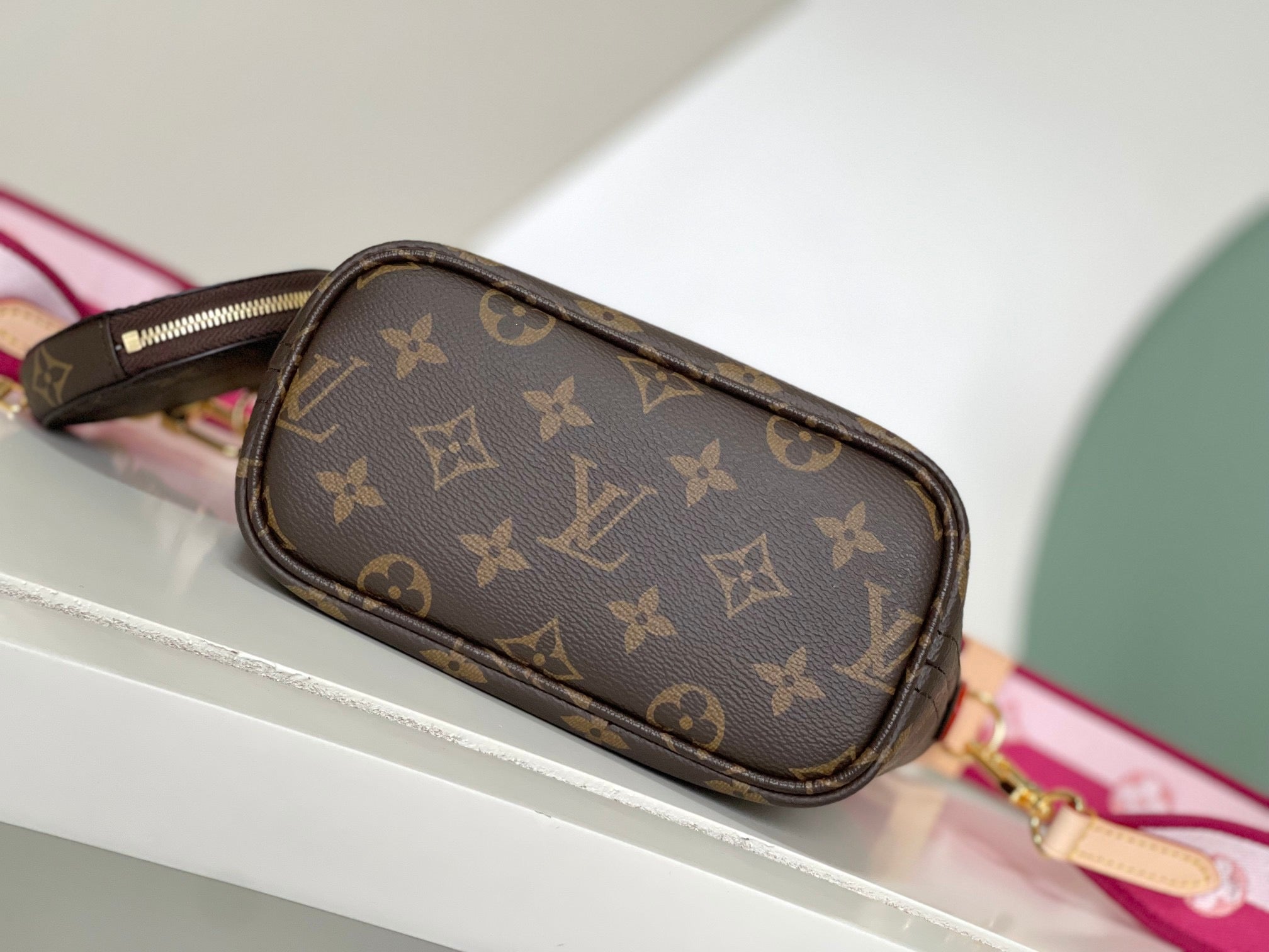 LOUIS VUITTON- LV bag