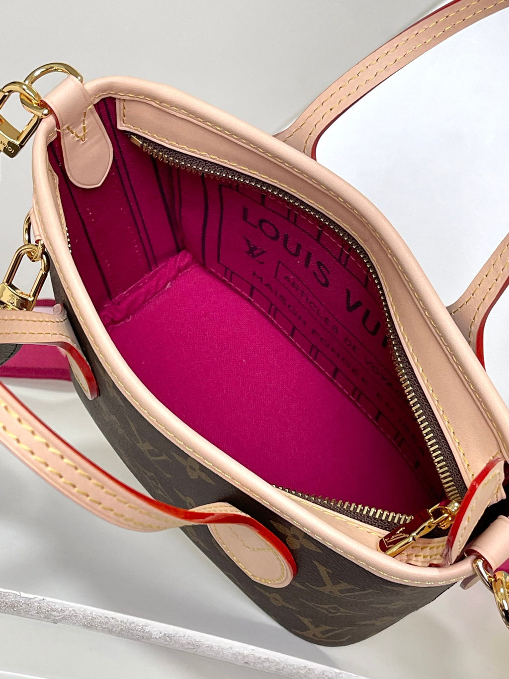 LOUIS VUITTON- LV bag