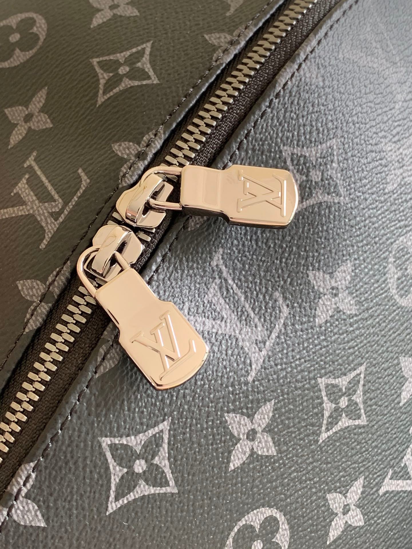 LOUIS VUITTON- LV bag