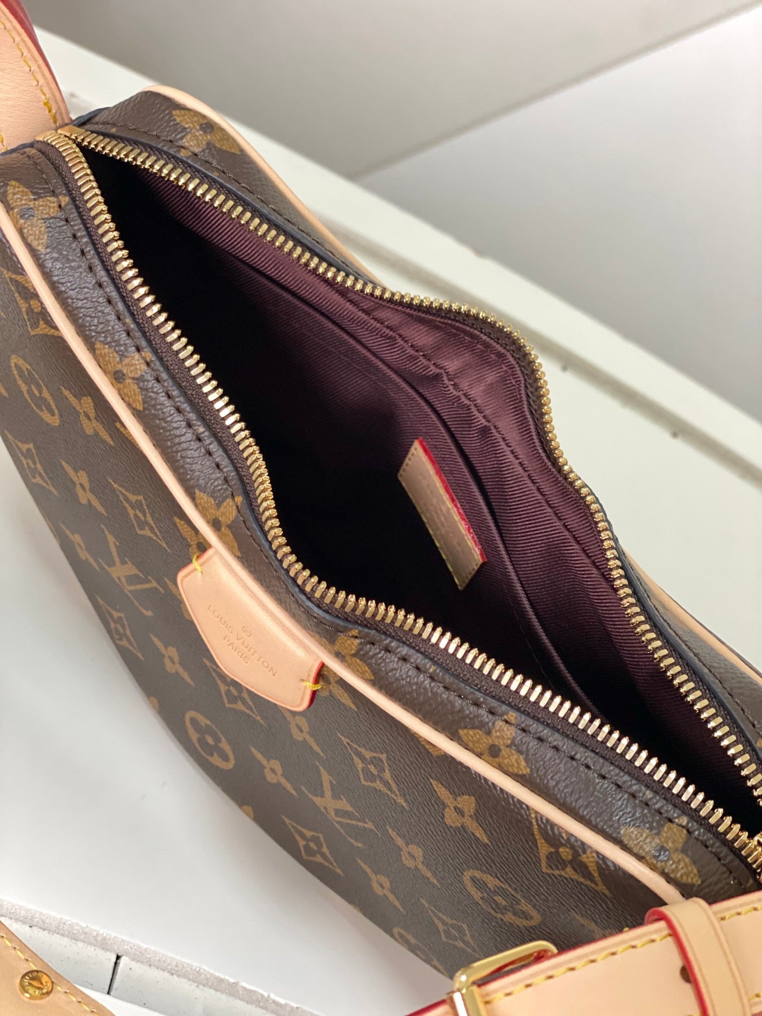 LOUIS VUITTON- LV bag