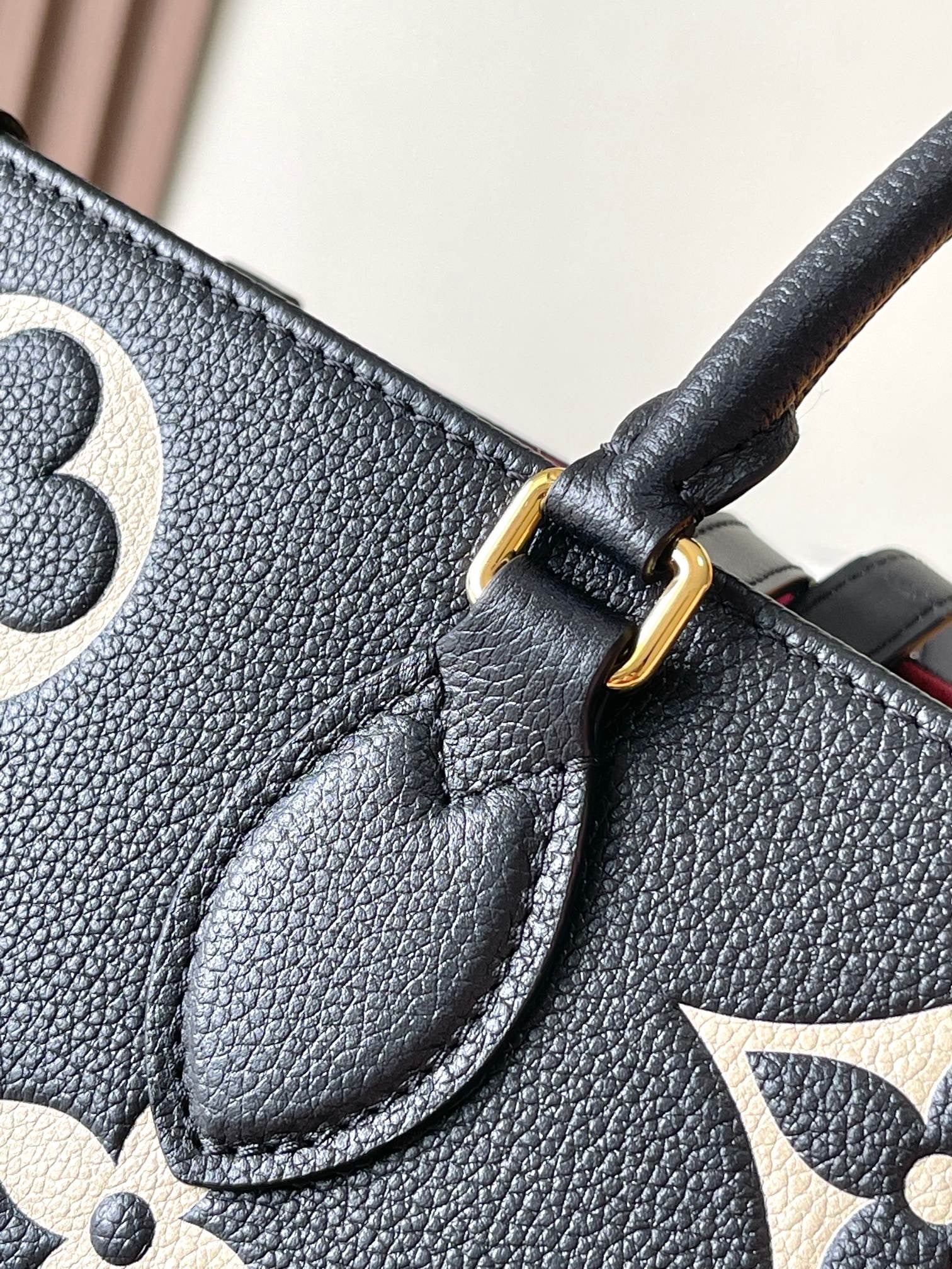 LOUIS VUITTON- LV bag