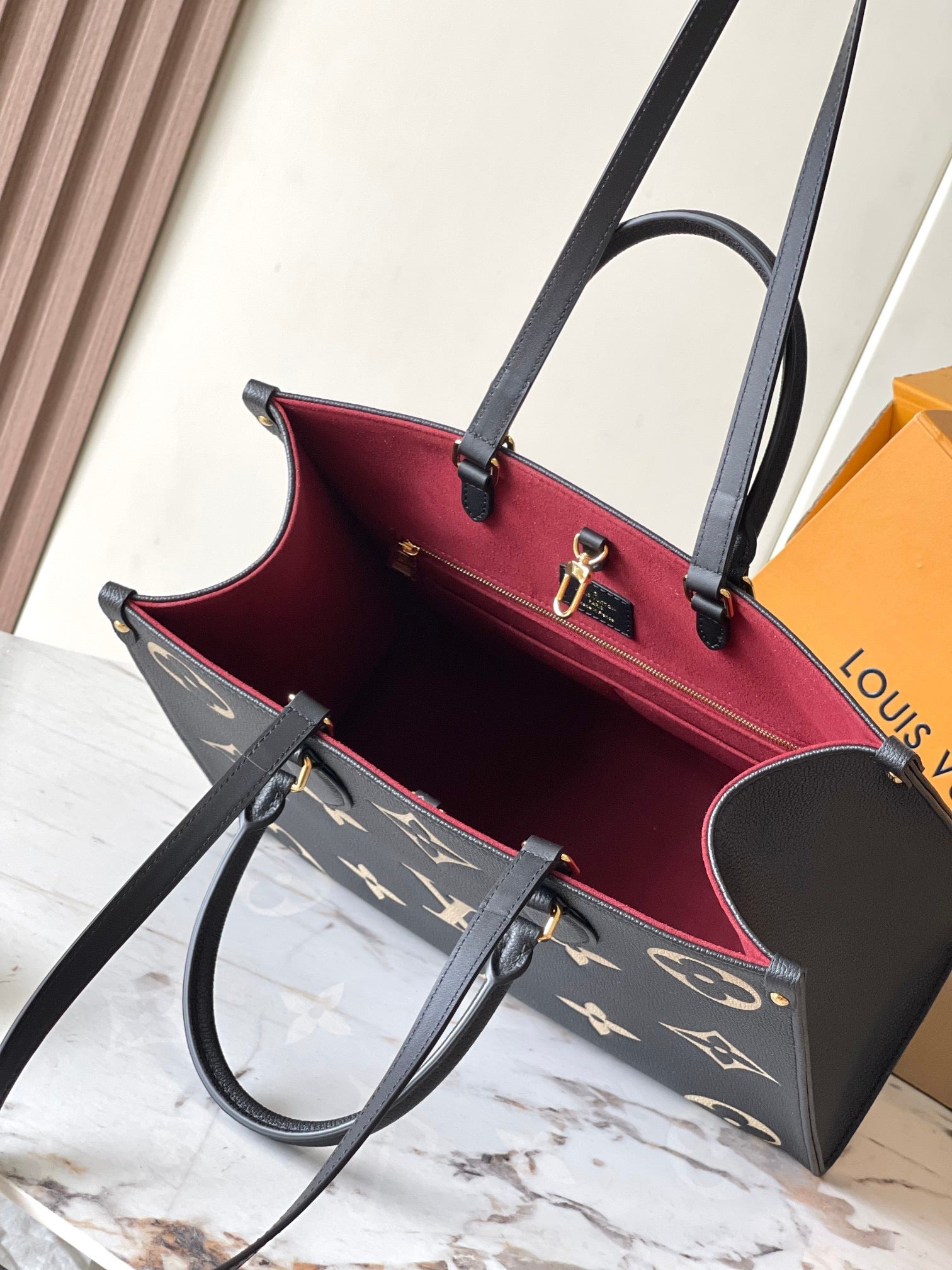 LOUIS VUITTON- LV bag