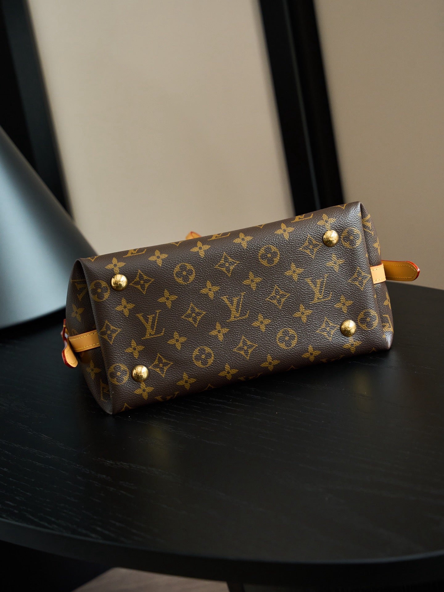 LOUIS VUITTON- LV bag