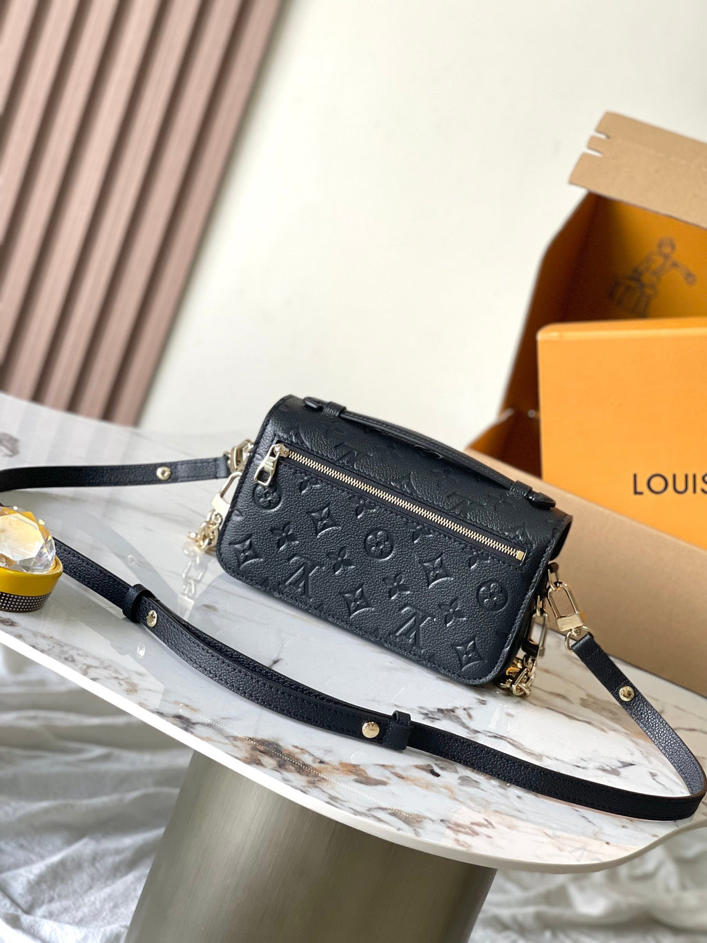 LOUIS VUITTON- LV bag