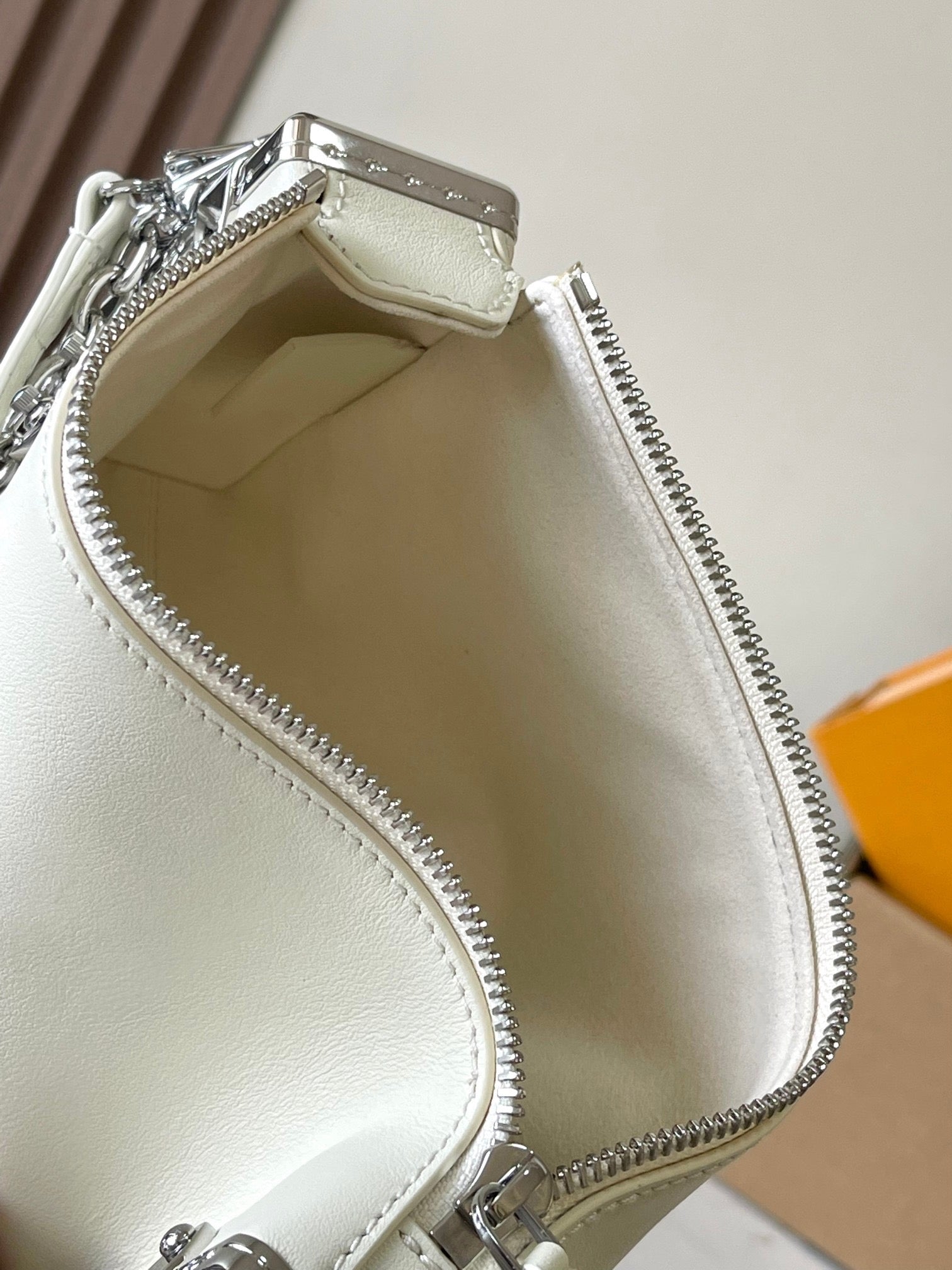 LOUIS VUITTON- LV bag