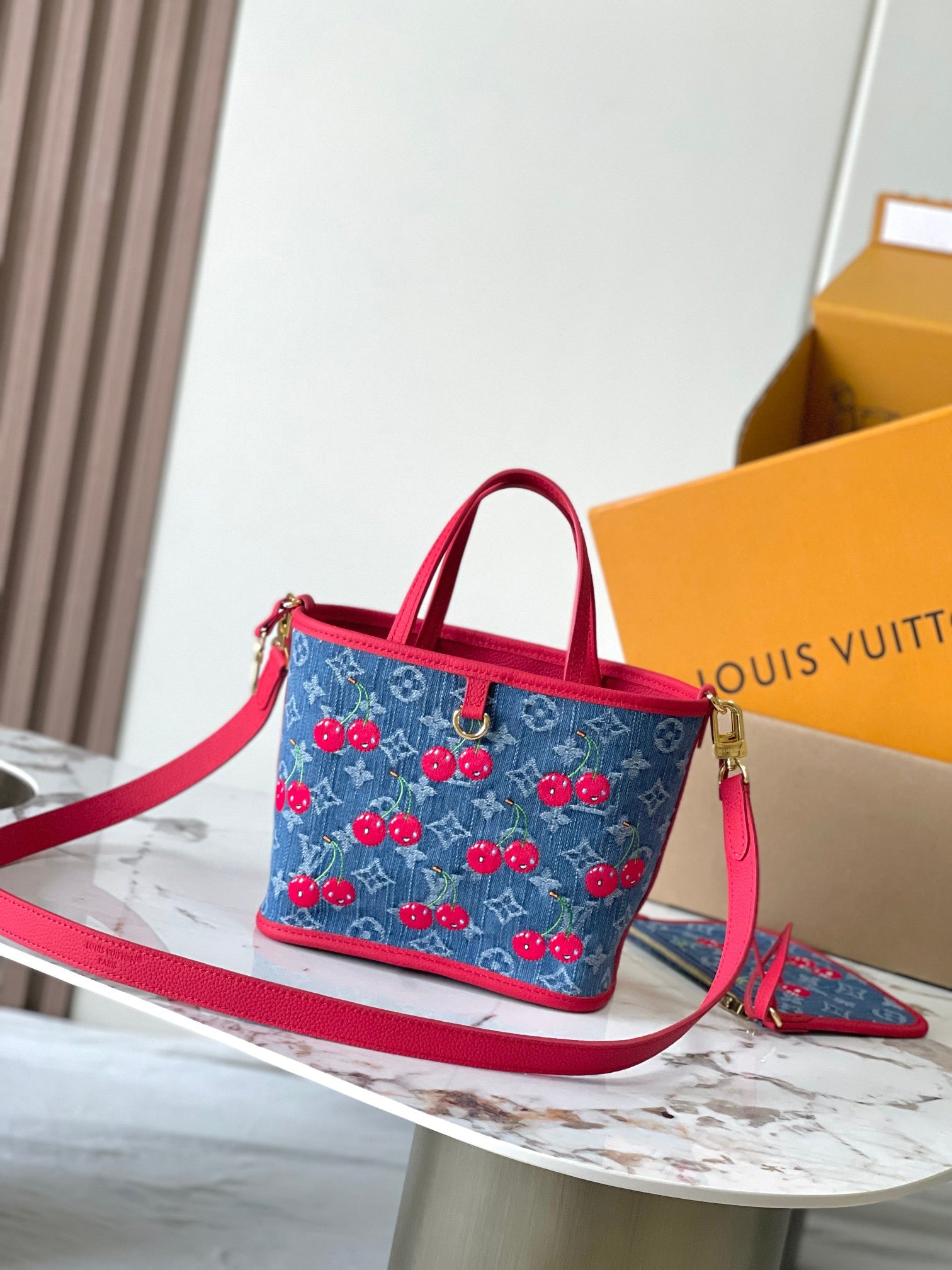 LOUIS VUITTON- LV bag