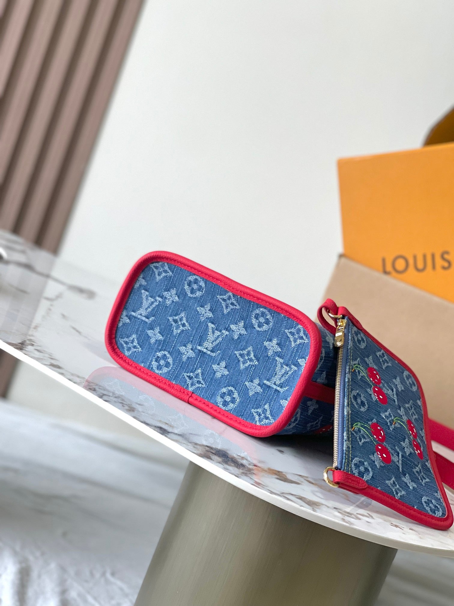 LOUIS VUITTON- LV bag