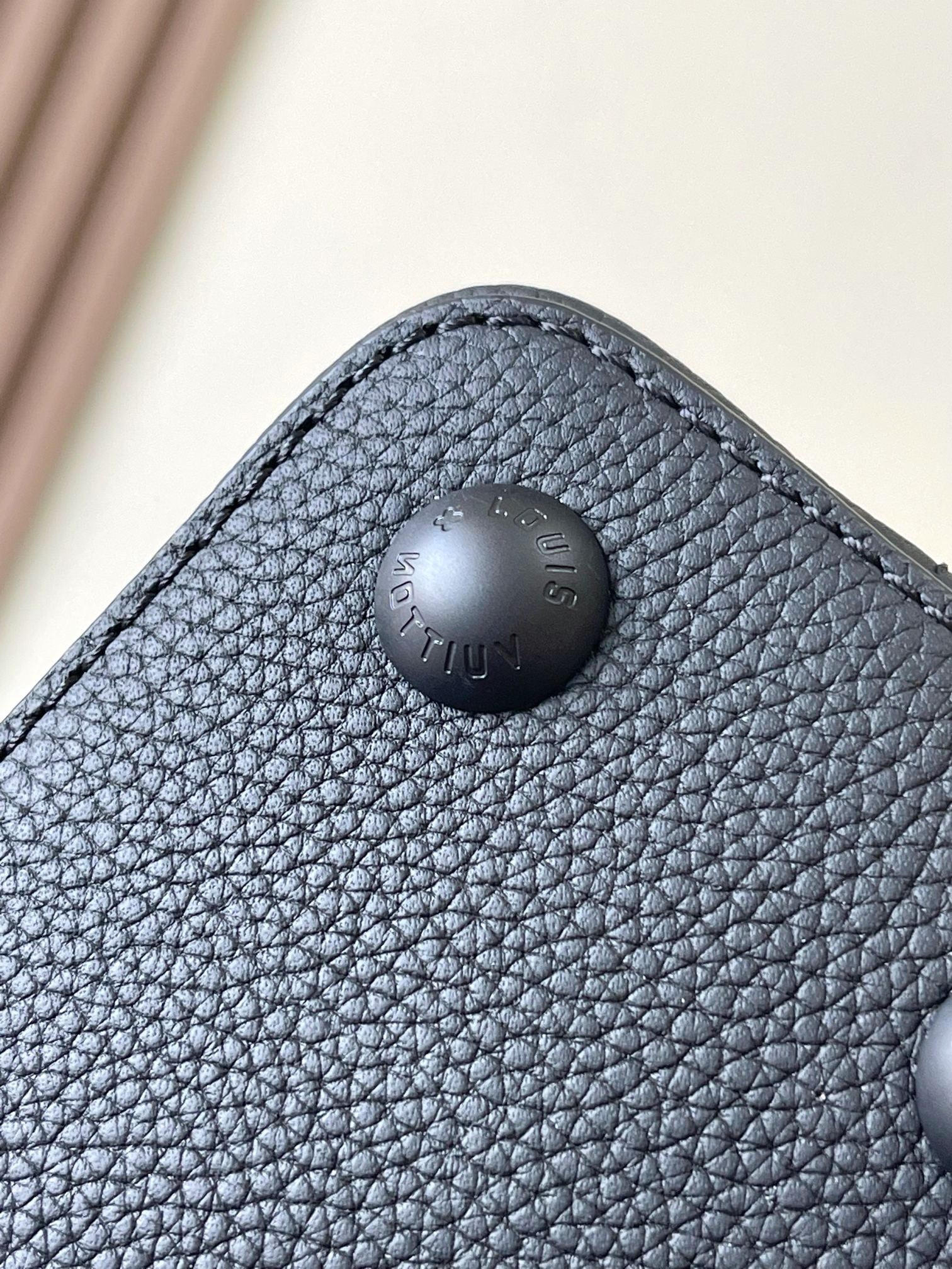 LOUIS VUITTON- LV bag