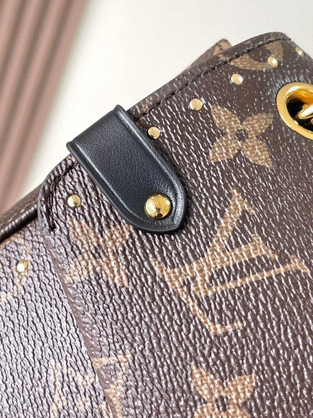 LOUIS VUITTON- LV bag