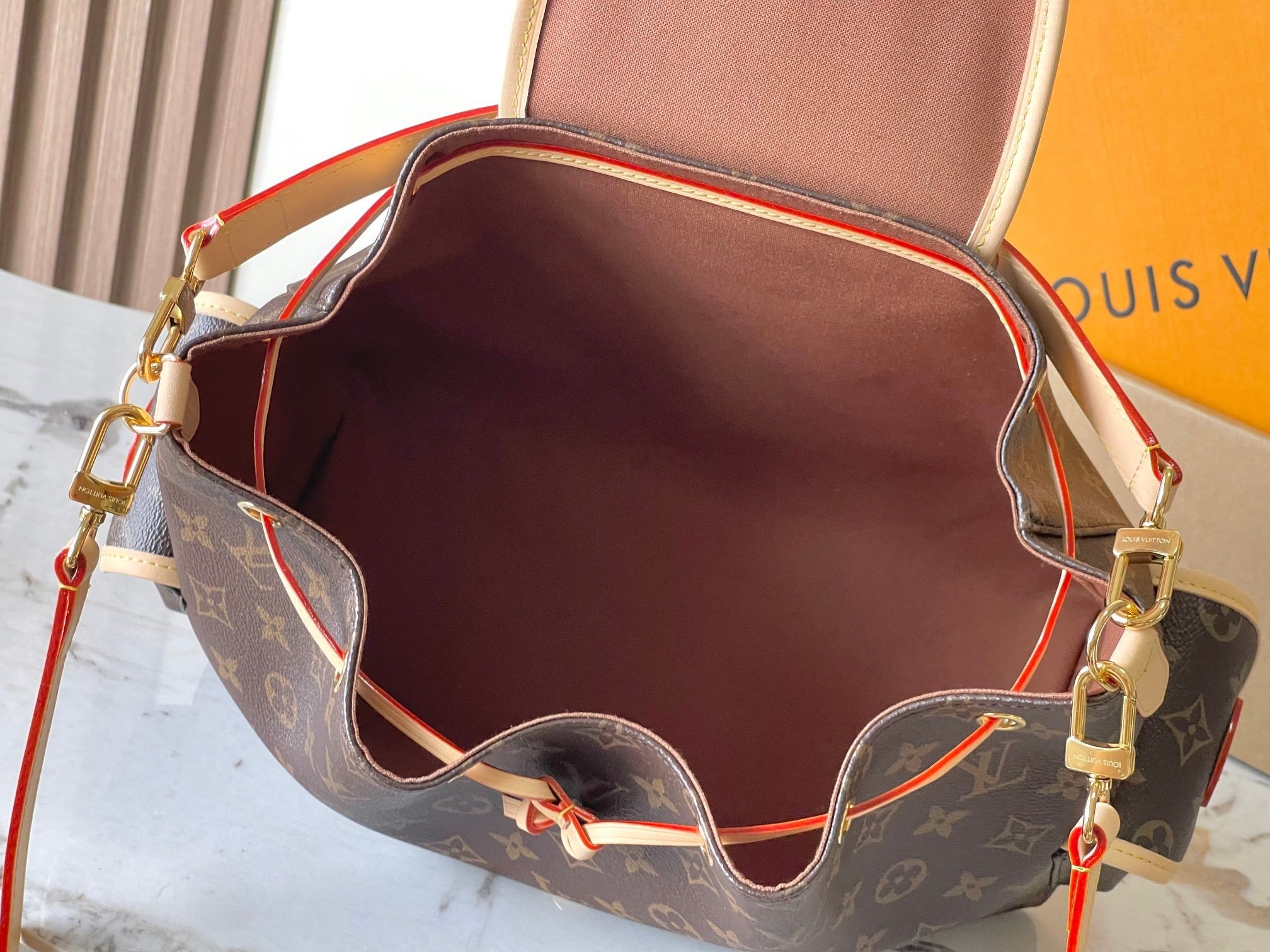 LOUIS VUITTON- LV bag