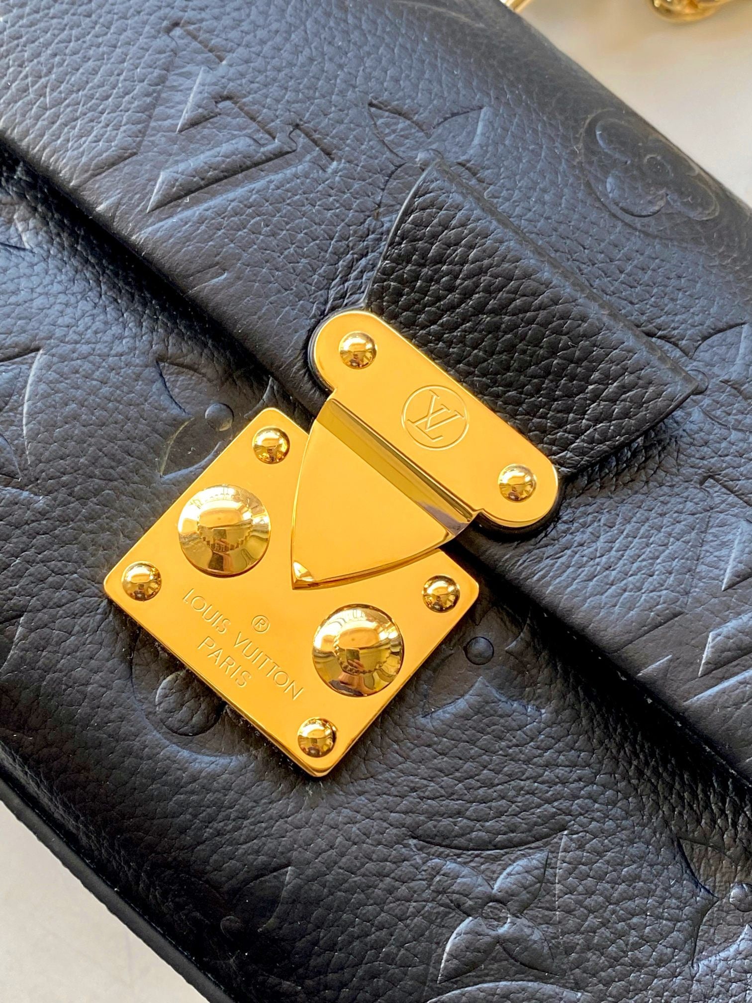 LOUIS VUITTON- LV bag
