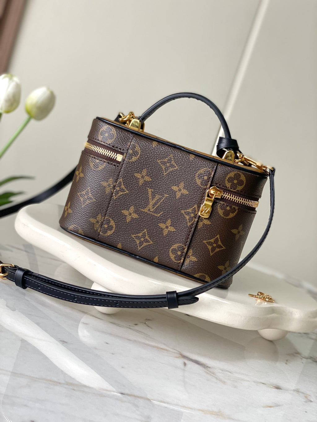 LOUIS VUITTON- LV bag