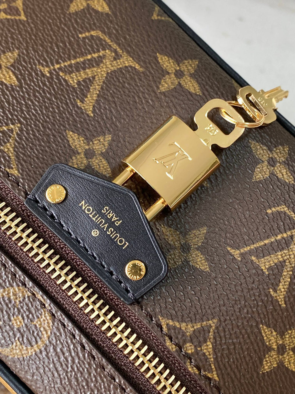 LOUIS VUITTON- LV bag