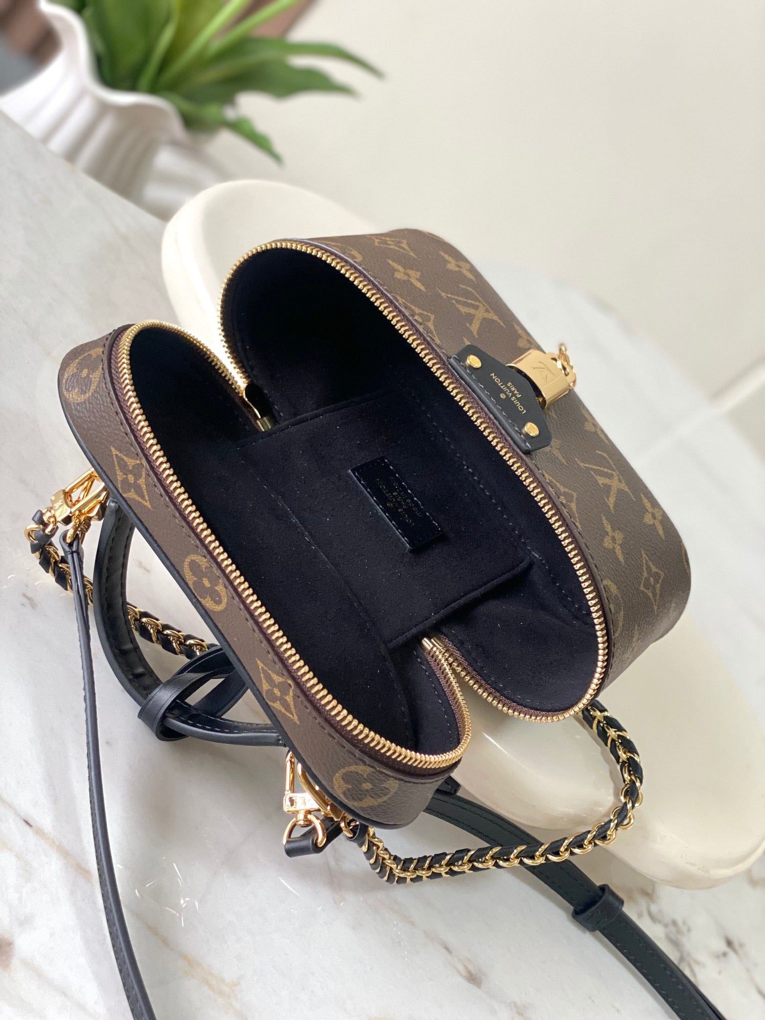 LOUIS VUITTON- LV bag