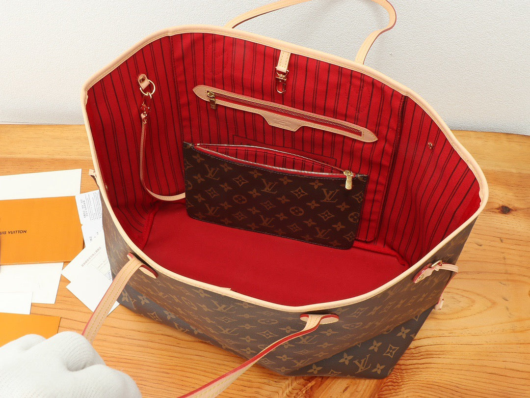 LOUIS VUITTON- LV bag