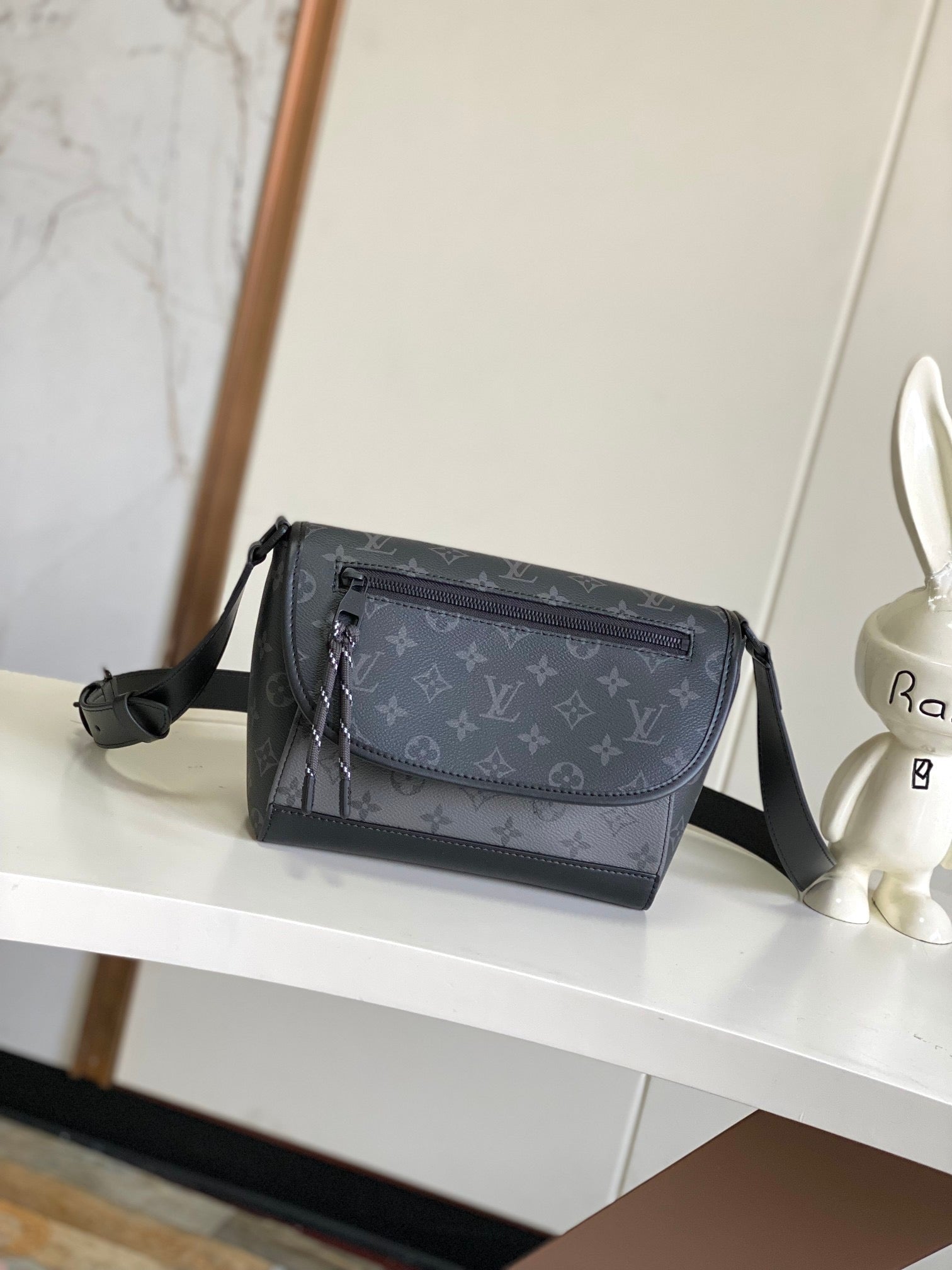 LOUIS VUITTON- LV bag