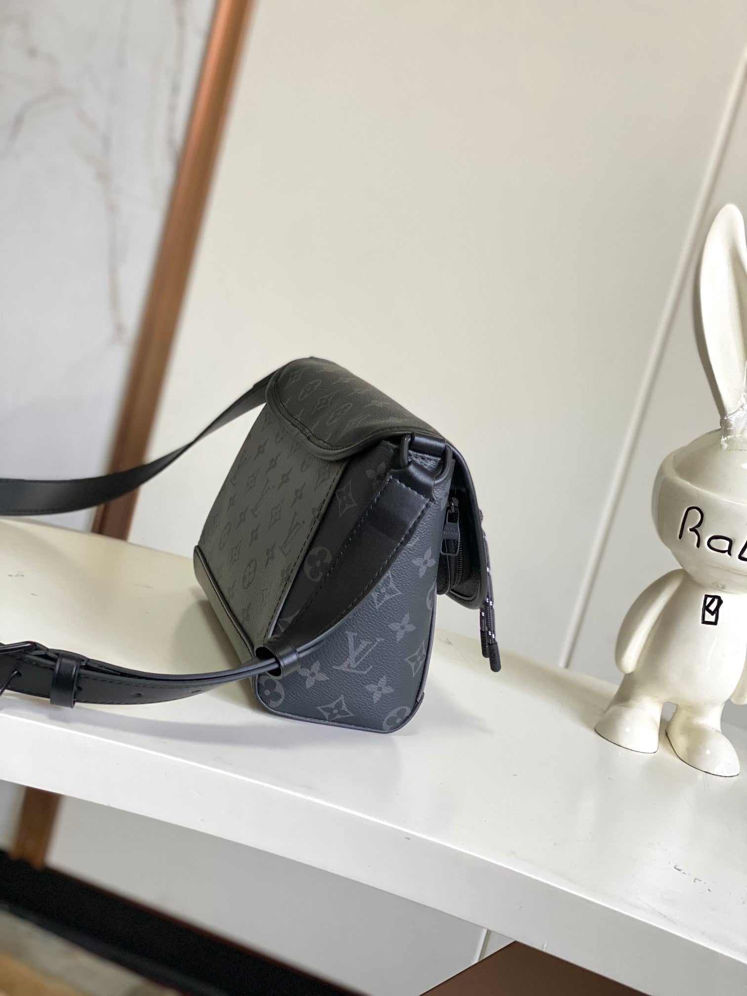 LOUIS VUITTON- LV bag