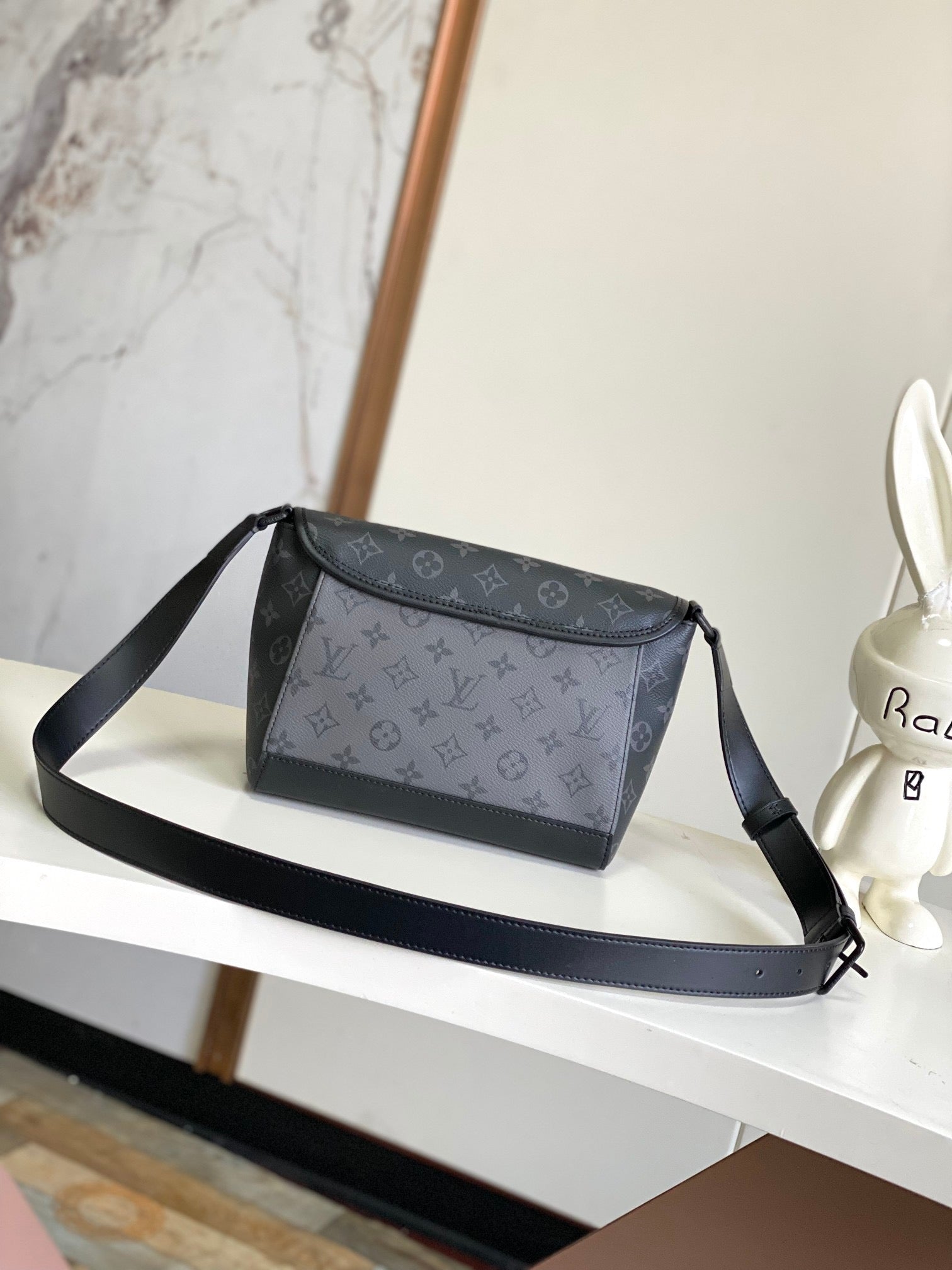 LOUIS VUITTON- LV bag