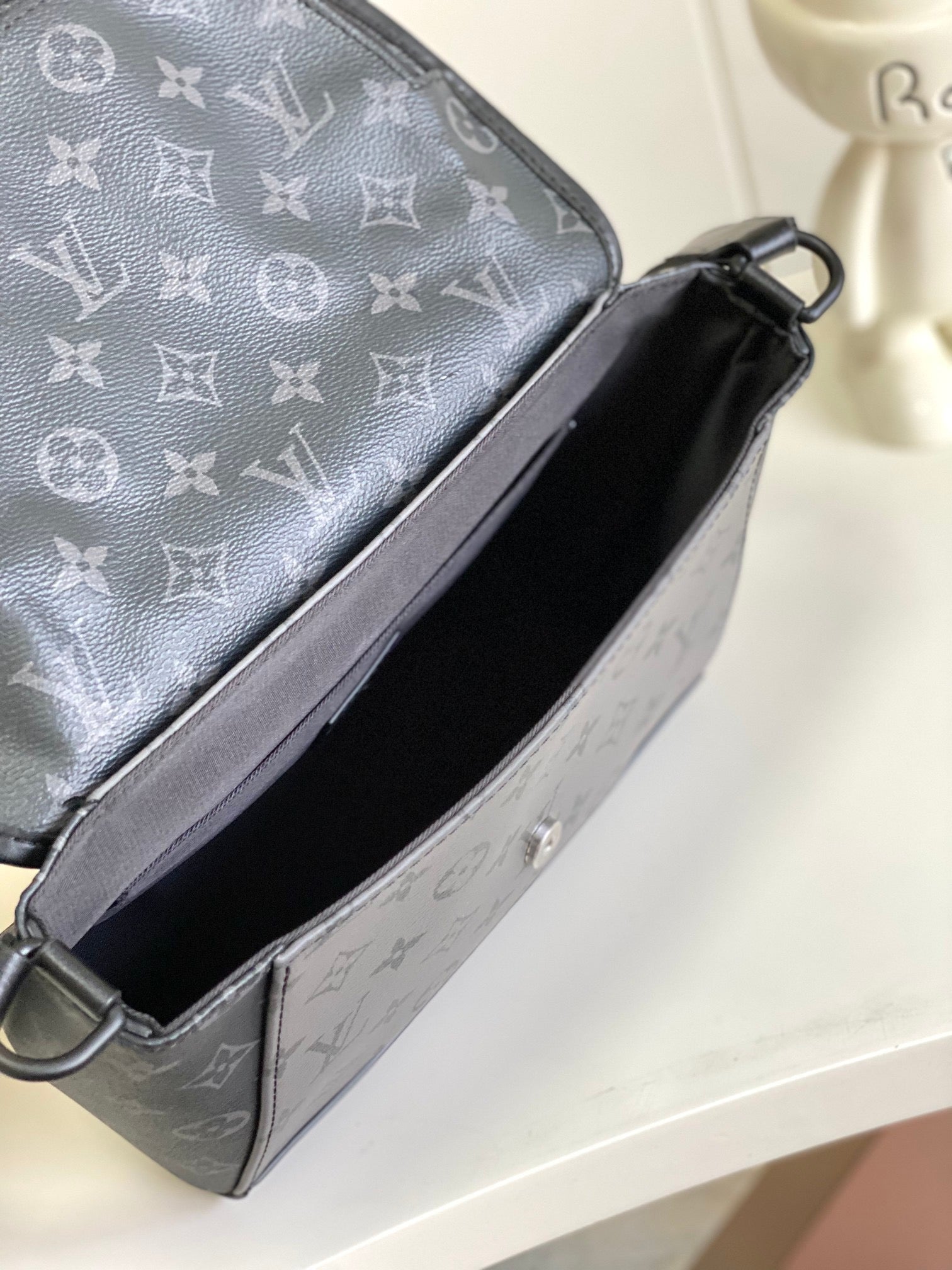 LOUIS VUITTON- LV bag