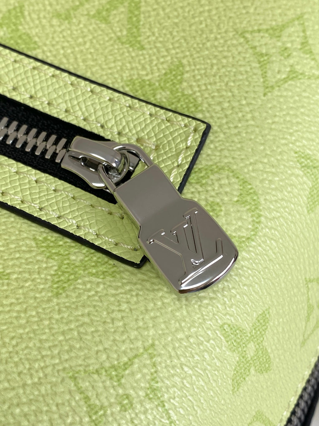 LOUIS VUITTON- LV bag