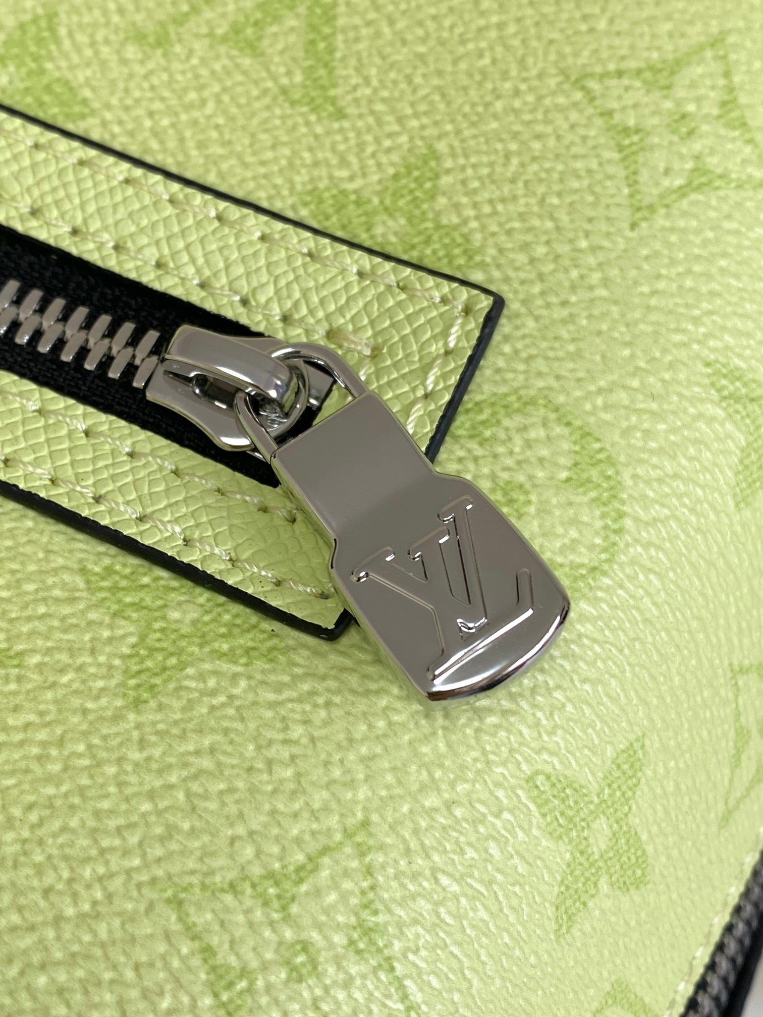 LOUIS VUITTON- LV bag