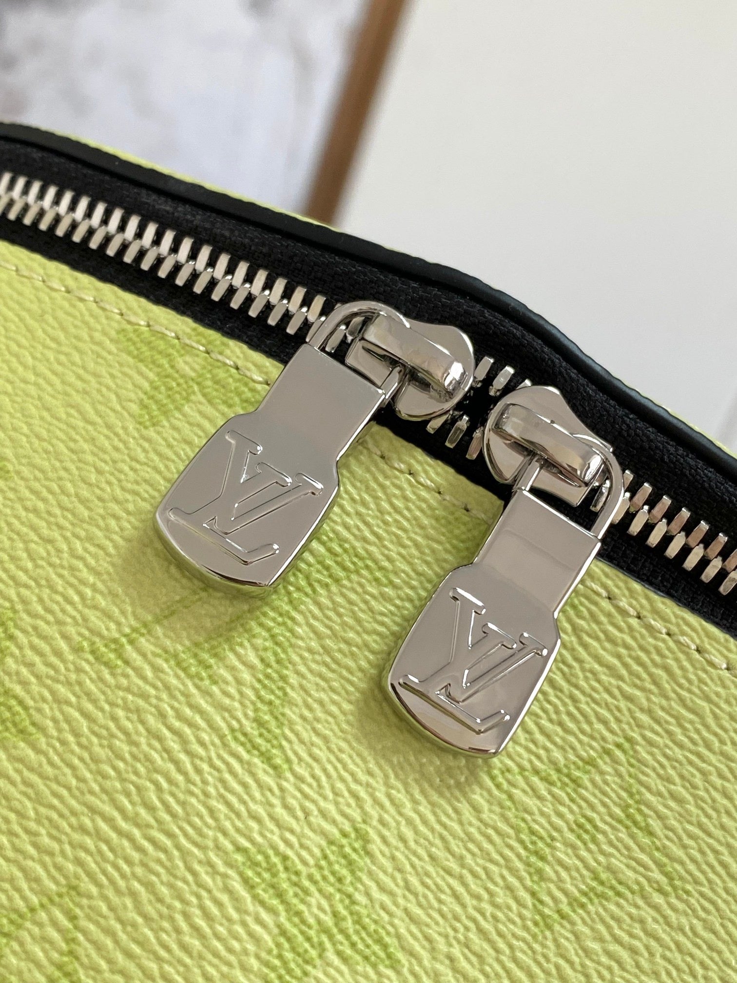 LOUIS VUITTON- LV bag
