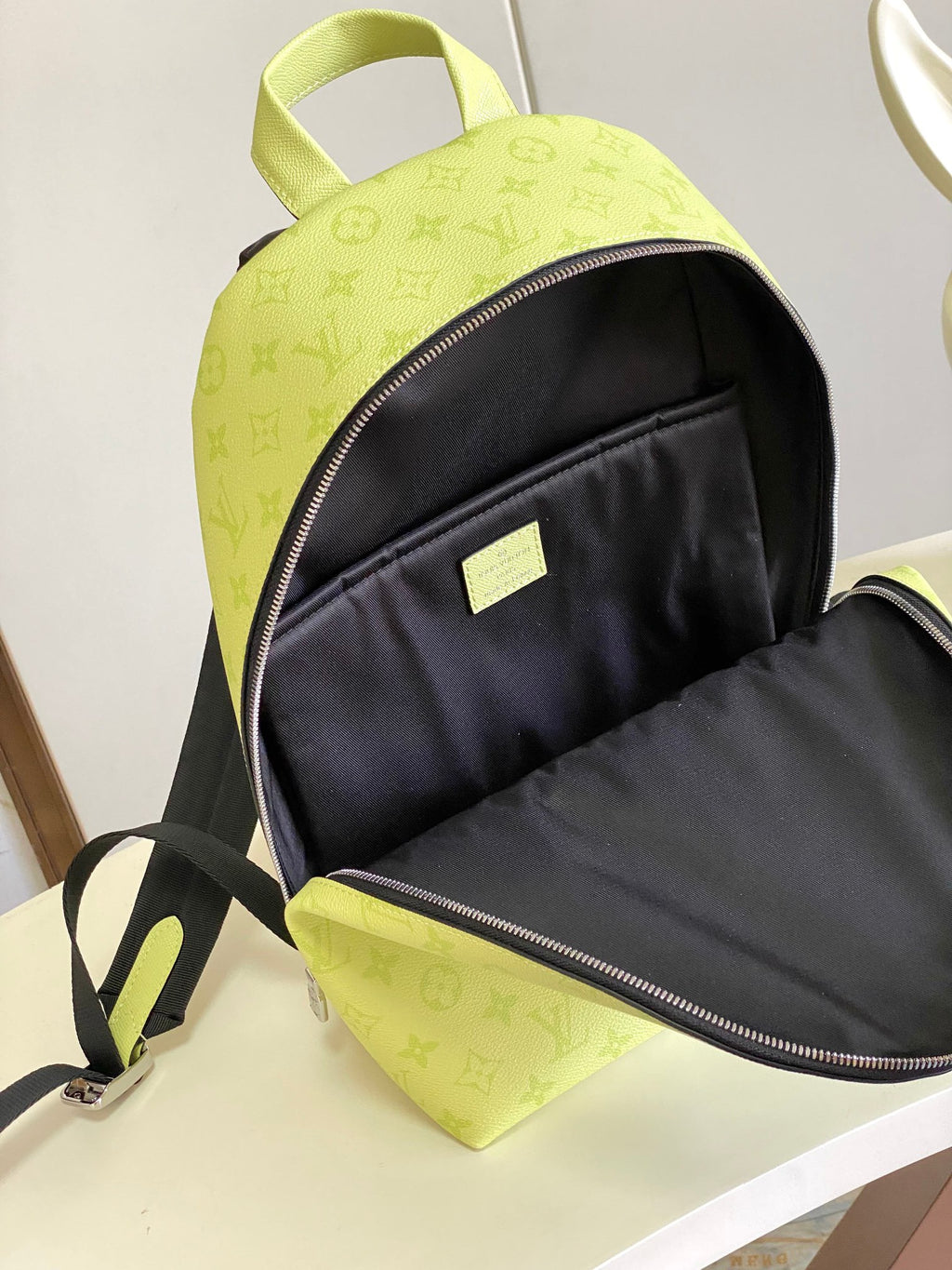 LOUIS VUITTON- LV bag