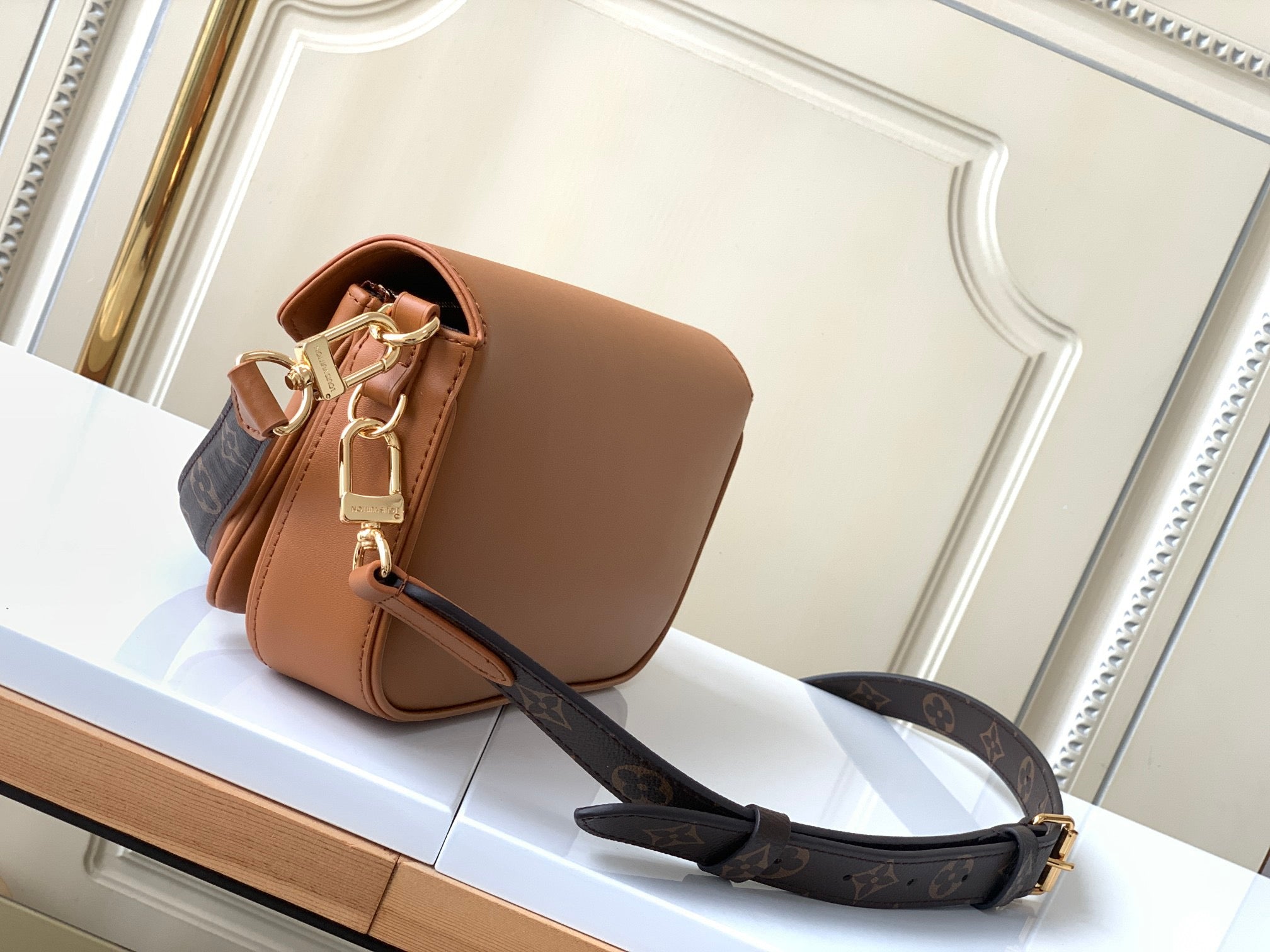 LOUIS VUITTON- LV bag