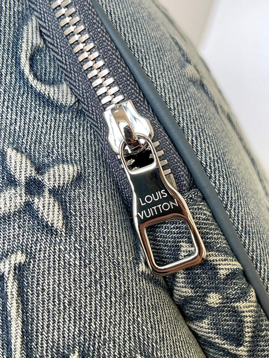 LOUIS VUITTON- LV bag