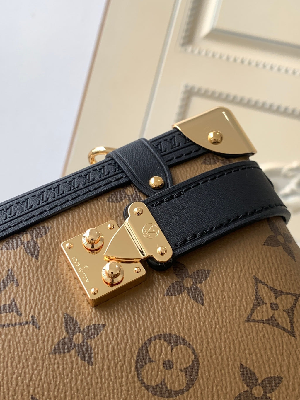 LOUIS VUITTON- LV bag