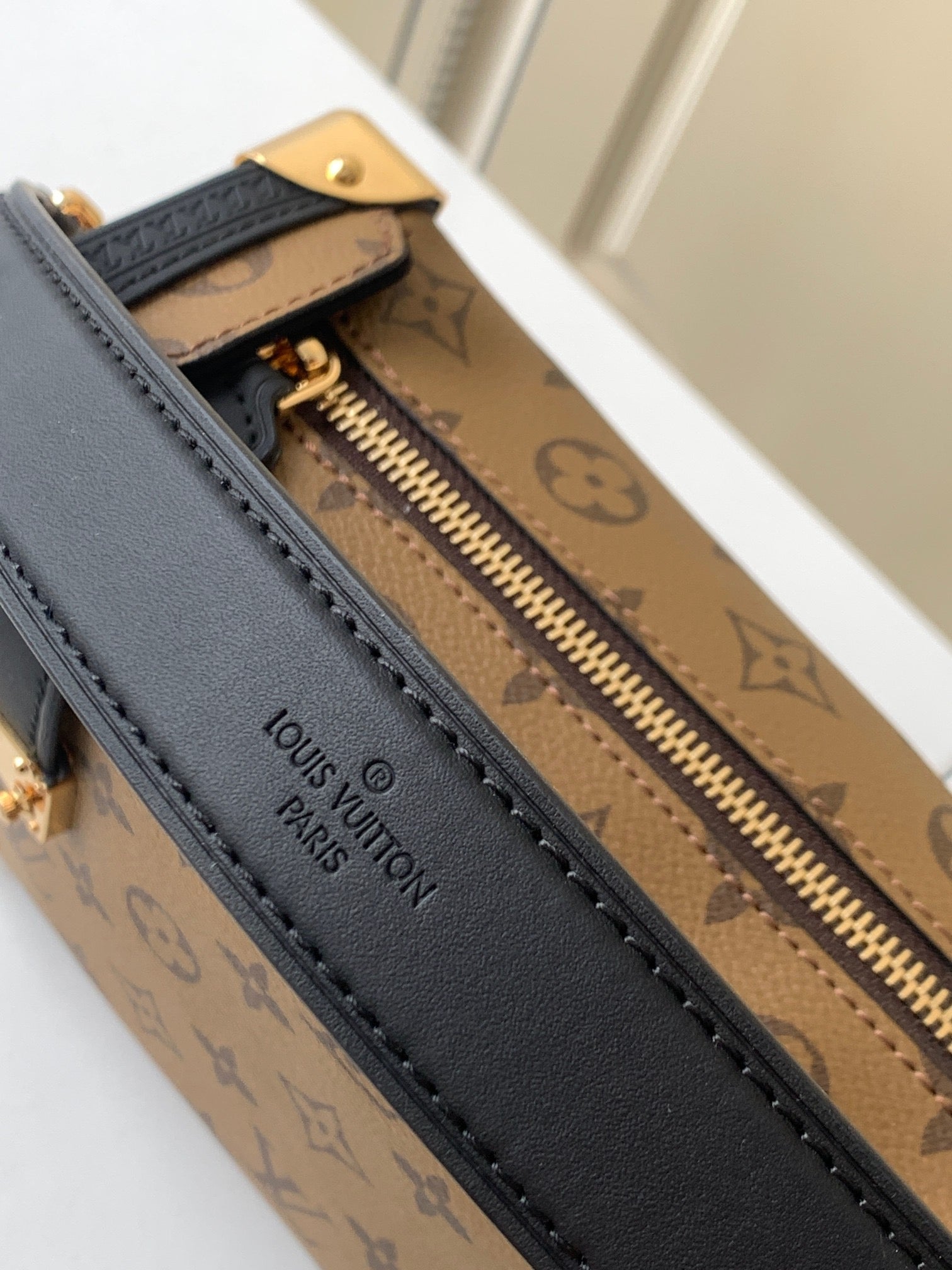 LOUIS VUITTON- LV bag