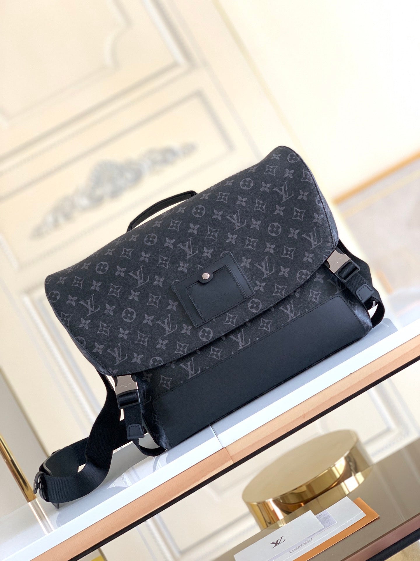 LOUIS VUITTON- LV bag