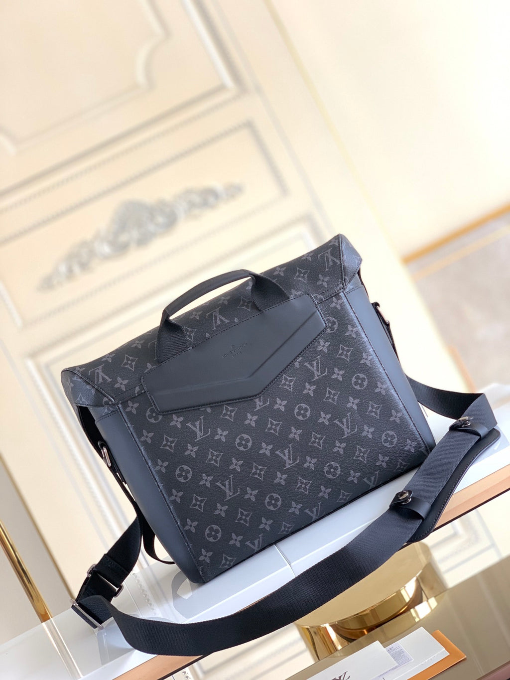 LOUIS VUITTON- LV bag