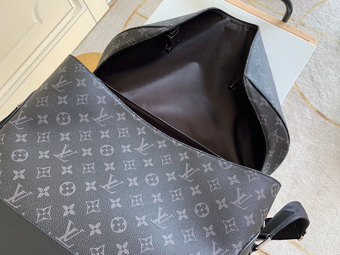LOUIS VUITTON- LV bag
