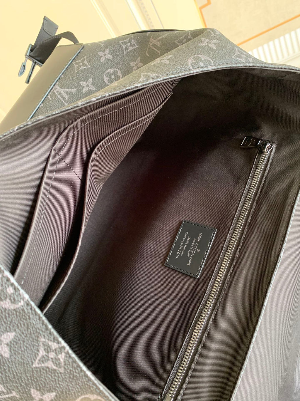 LOUIS VUITTON- LV bag