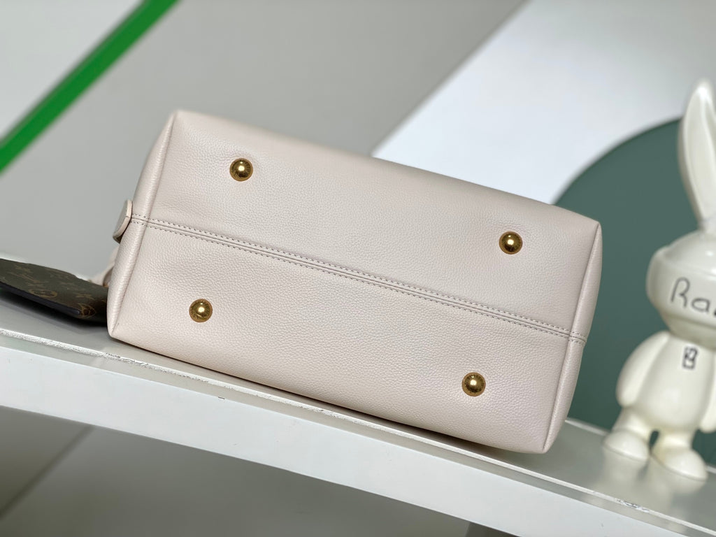 LOUIS VUITTON- LV bag